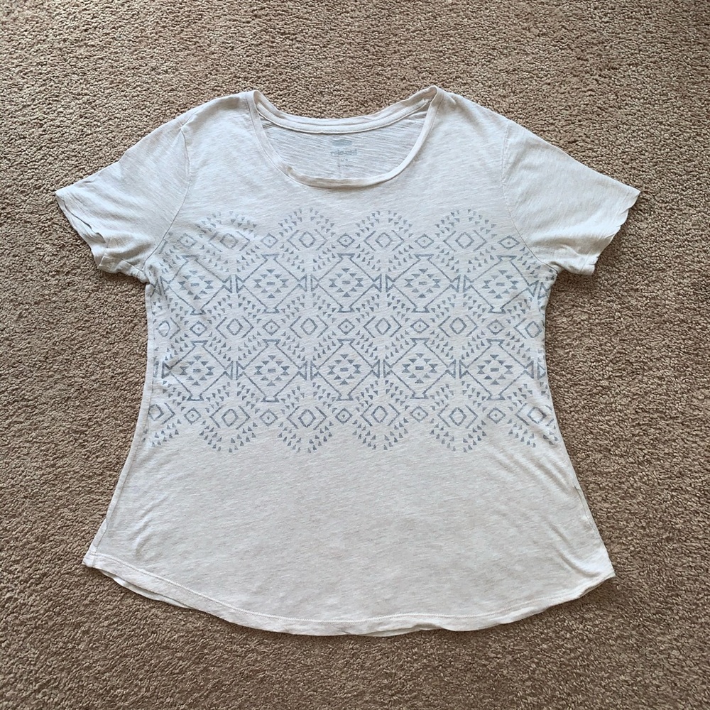 Old Navy T shirt